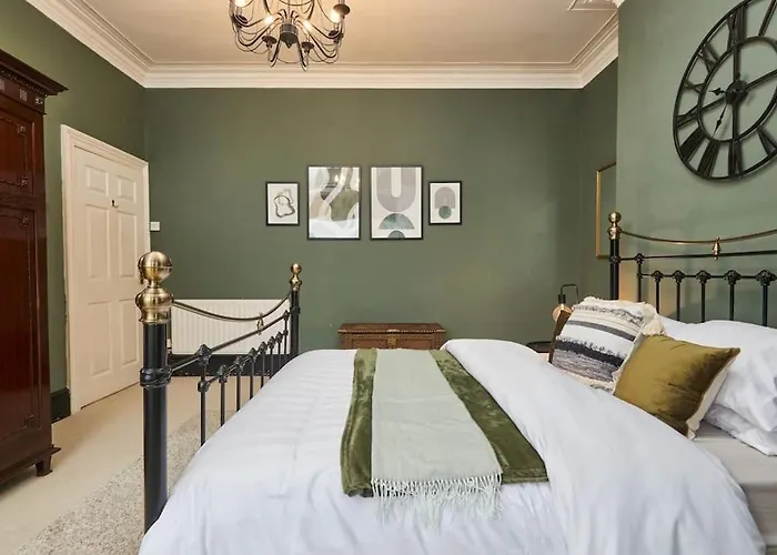 Flat 5 Minutes From The Beach - Street Parking