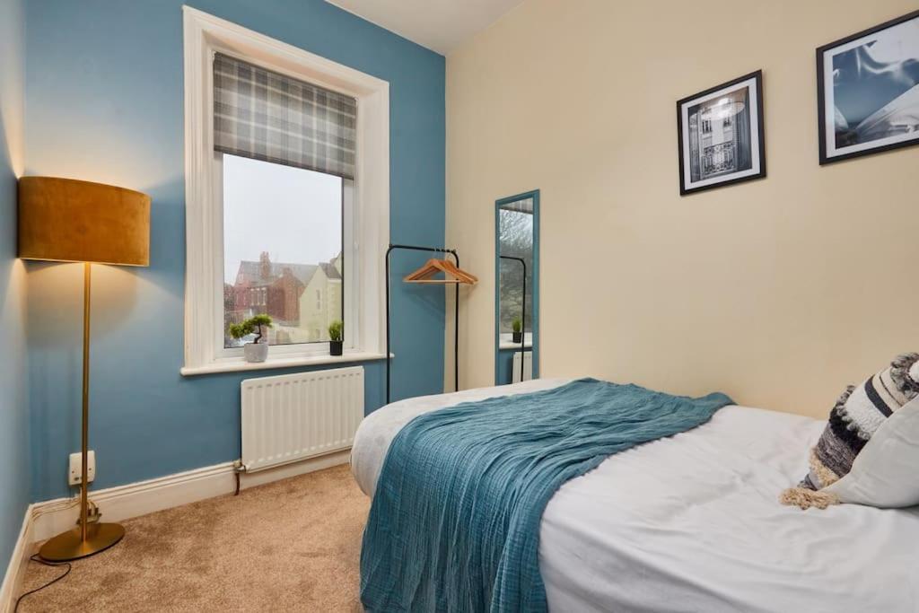 Flat 5 Minutes From The - Street Parking