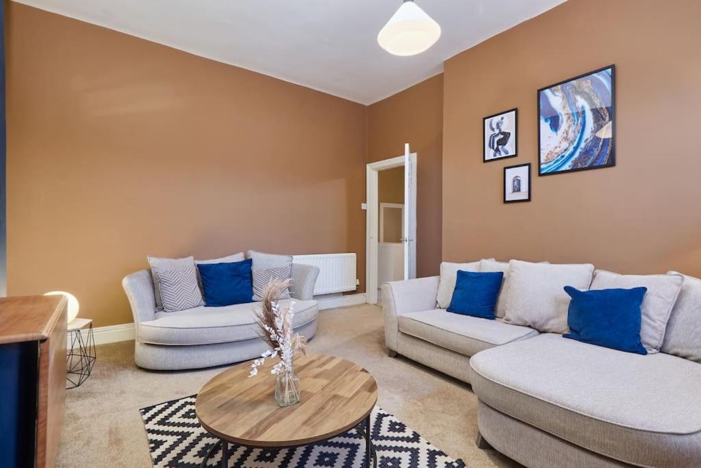 Flat 5 Minutes From The - Street Parking