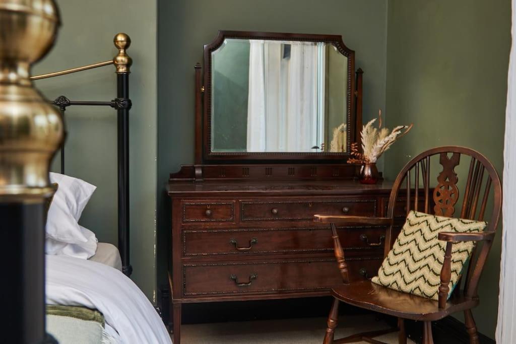 Flat 5 Minutes From The - Street Parking